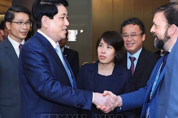 CHỦ TỊCH NƯỚC LƯƠNG CƯỜNG TIẾP LIÊN MINH DOANH NGHIỆP HOA KỲ - APEC