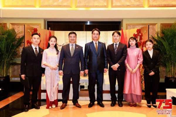 SGH THAM GIA TỌA ĐÀM DOANH NGHIỆP VIỆT NAM - TRUNG QUỐC NHÂN LỄ KỶ NIỆM 75 NĂM NGÀY THIẾT LẬP QUAN HỆ NGOẠI GIAO GIỮA VIỆT NAM VÀ TRUNG QUỐC ( 18/1/1950 - 18/1/2025) TẠI THÀNH PHỐ QUẢNG CHÂU, TRUNG QUỐC